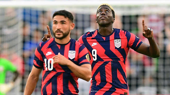 Gyasi Zardes scores for the USMNT vs. Qatar